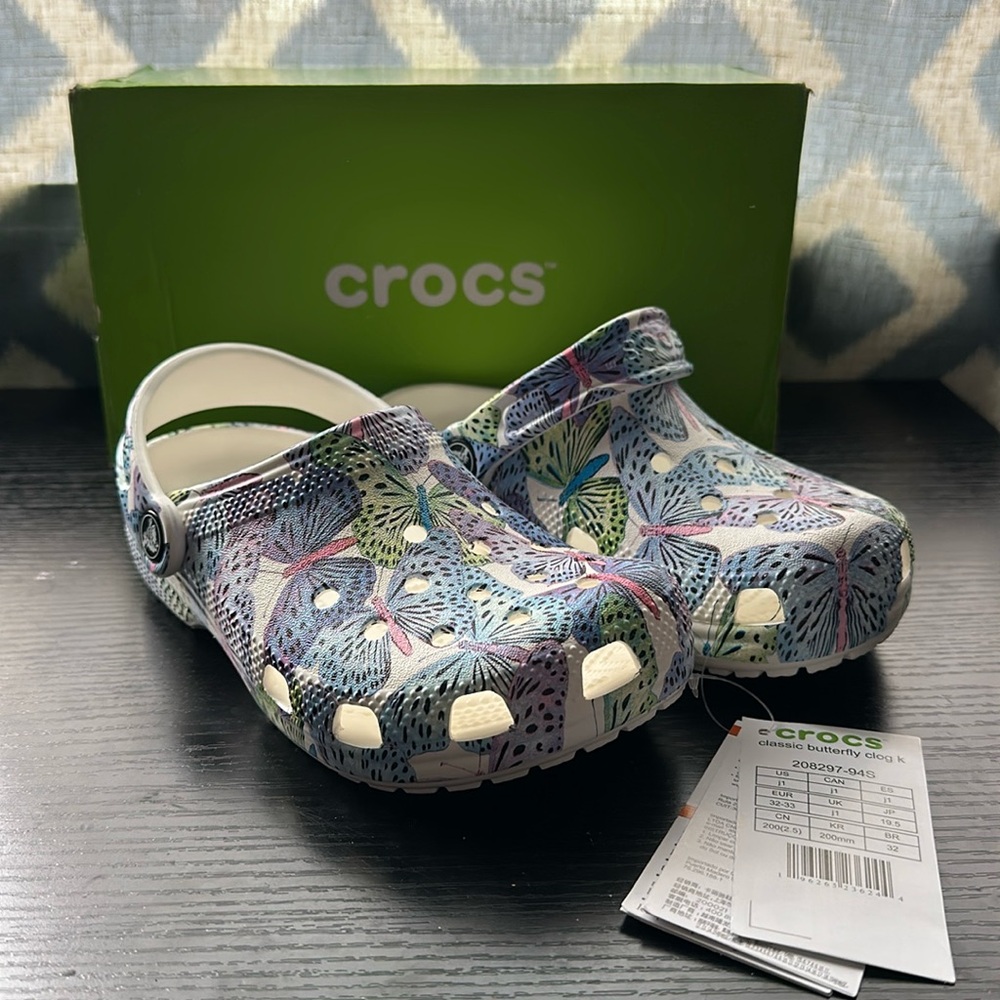 Girls butterfly crocs Size 1 little girls